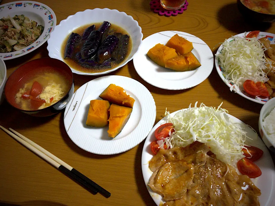 今日の男女飯絆(・ω・)
ほぼもらい物の夏野菜のオンパレード↑↑↑
＊ピリ辛無限ゴーヤ
＊茄子の煮浸し
＊かぼちゃの煮物
＊豚ロース焼肉
＊卵スープ|ひーちゃんさん