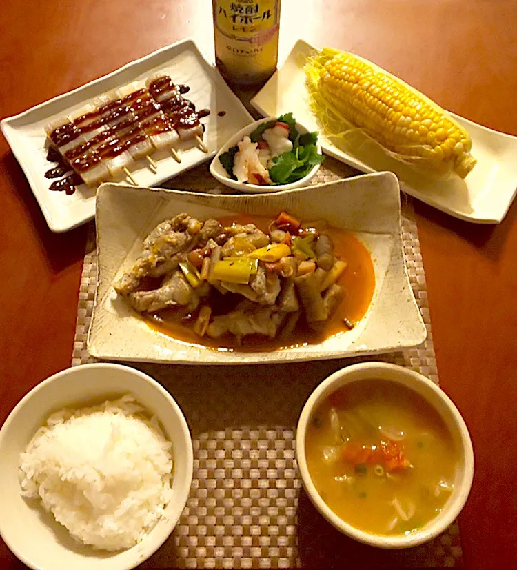 Snapdishの料理写真:Today's Dinner🍴蒟蒻田楽･三つ葉と蛸のお刺身･蒸しとうもろこし･≪我家おばんざい≫鶏手羽元とお野菜たっぷり煮込み･白飯･ﾐﾈｽﾄﾛｰﾈお味噌汁|🌈Ami🍻さん