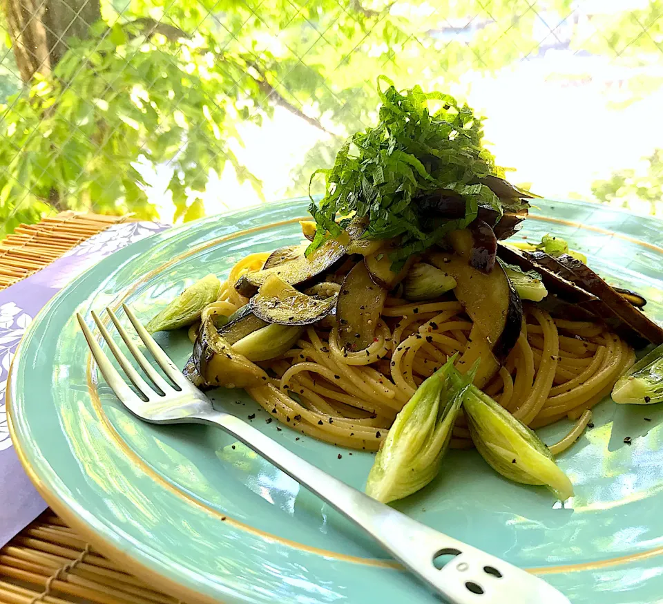 Snapdishの料理写真:昼ごはん  去り行く夏を想う和風パスタ )Oo｡.（´-`）|砂雪さん