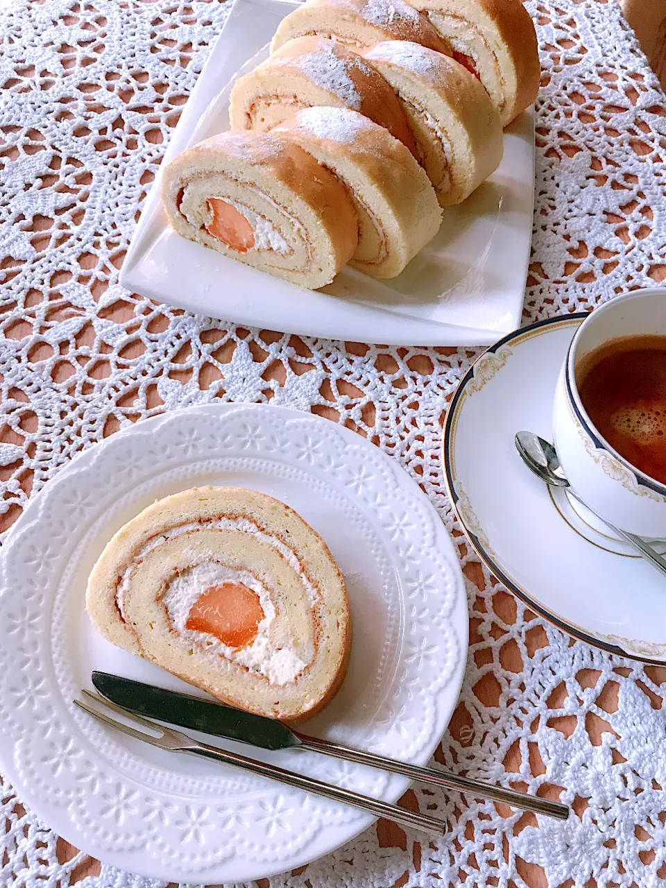 マダム とんちんの料理 メロンのシフォンロールケーキ|とんちんさん