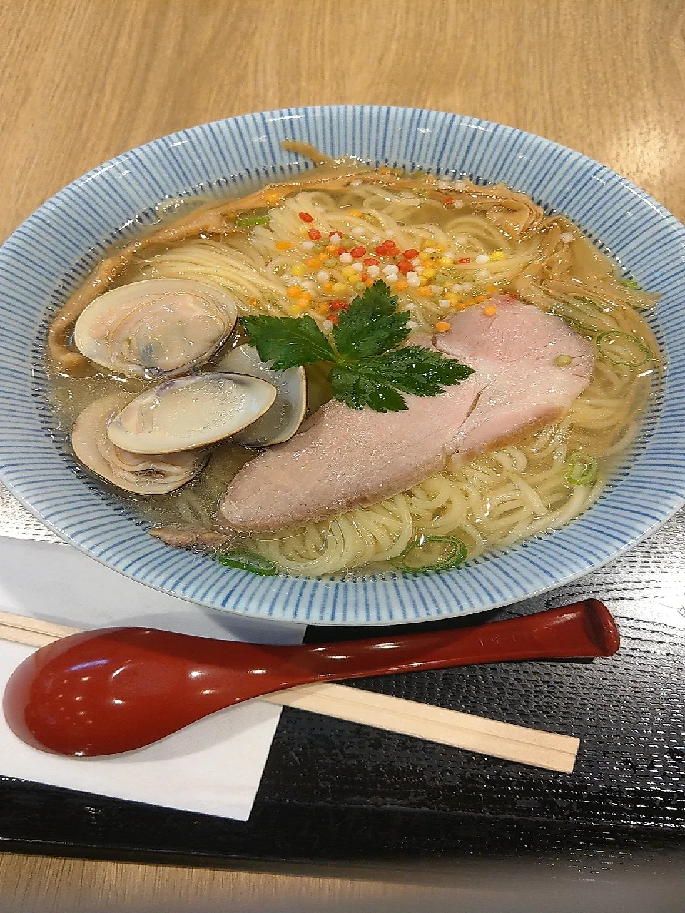 Snapdishの料理写真:鯛塩そば灯花
9月限定極上・はまぐりらぁ麺|しーなさん