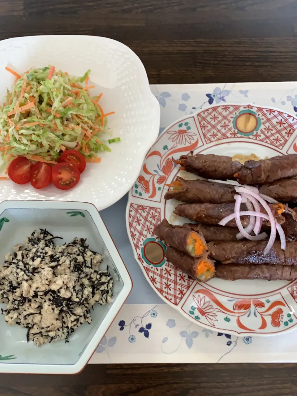 Snapdishの料理写真:牛肉の巻き巻き。白和え。コールスローの作り置き|tamemitiさん