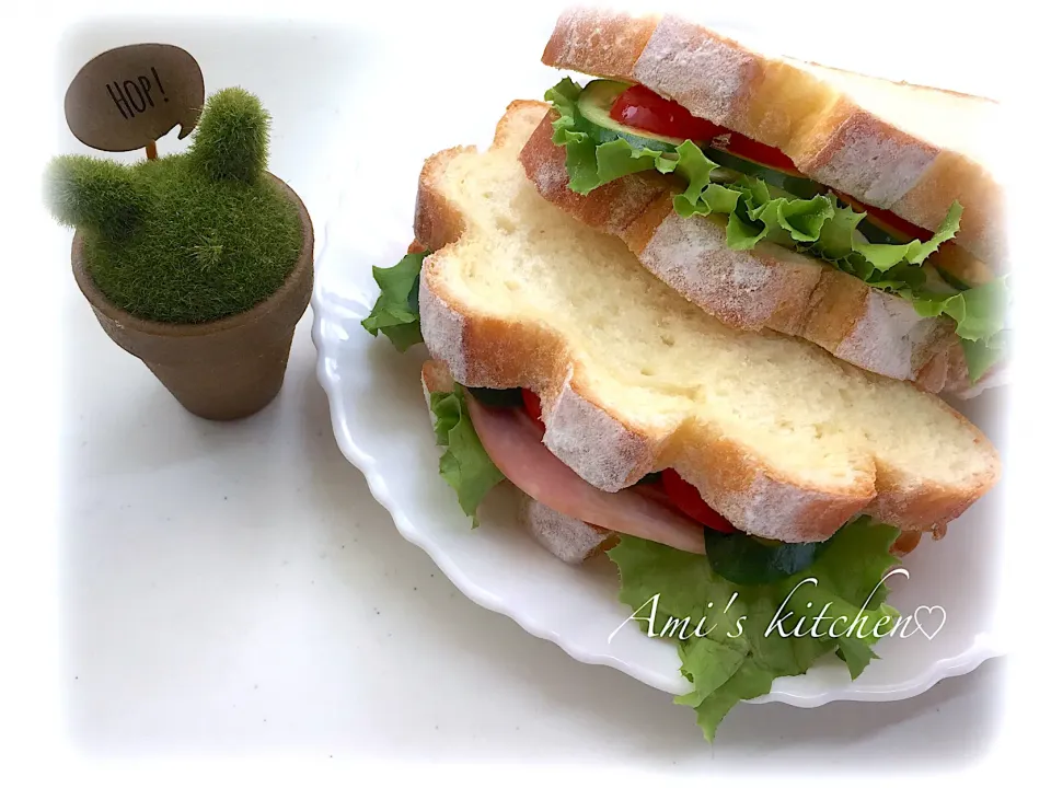 Snapdishの料理写真:あみさんの料理 ぷっくりミルクハース😅サンドイッチ🥪|あみさん