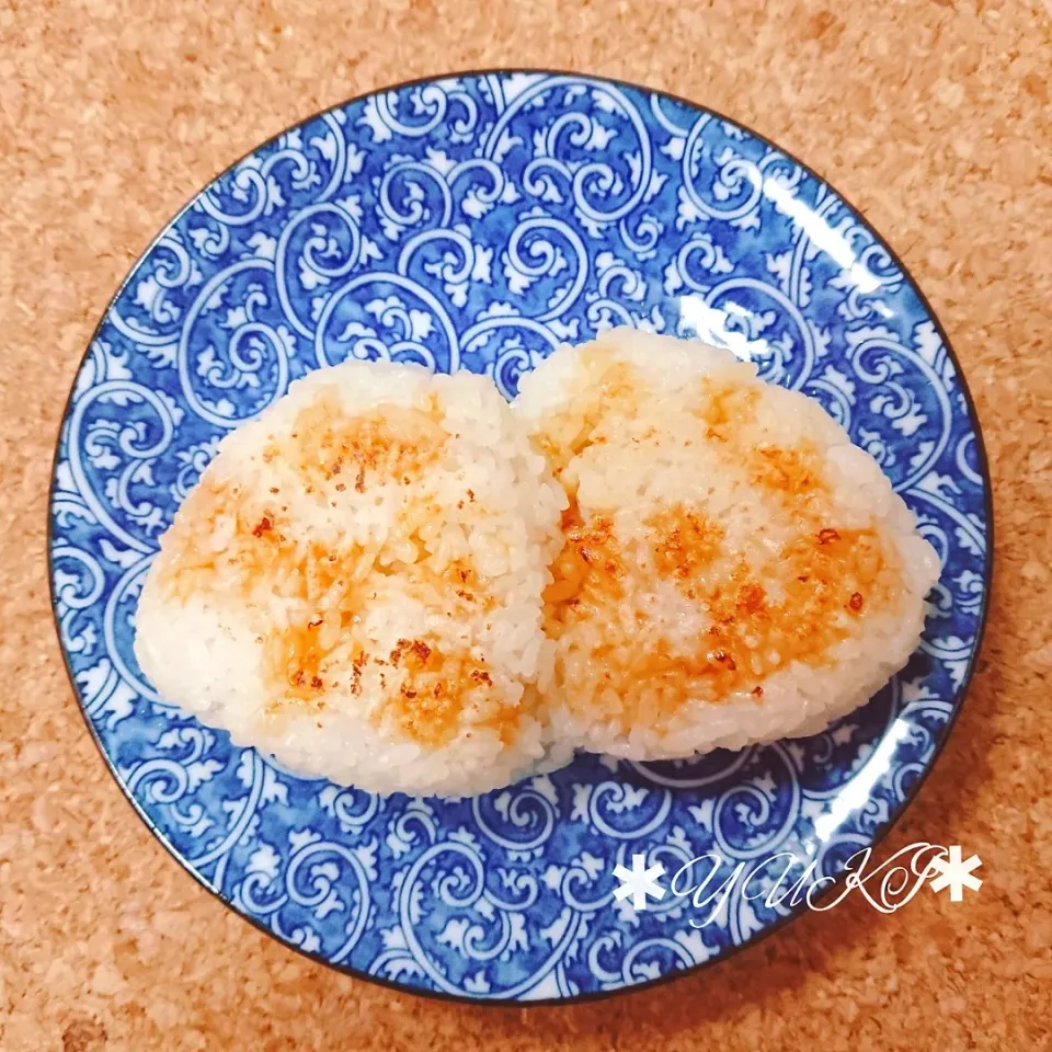 藻塩で焼きおにぎり🍙|YUKIさん