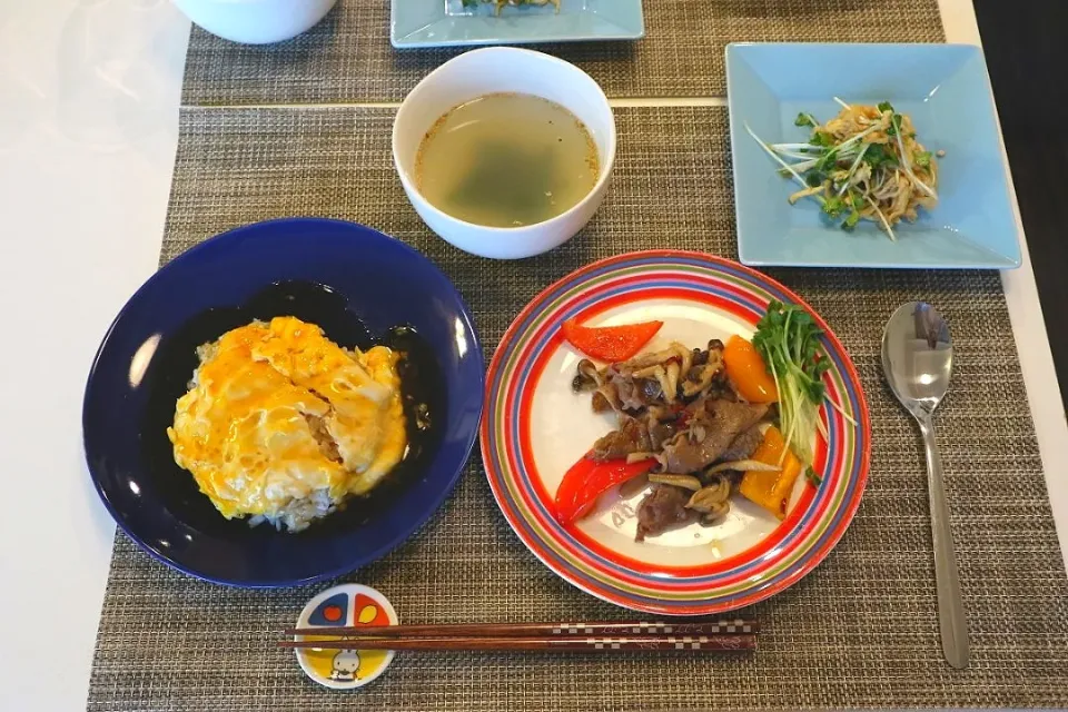 今日の夕食 牛肉のナンプラー炒め、切り干し大根のサラダ、天津飯、わかめスープ|pinknari🐰🌈さん