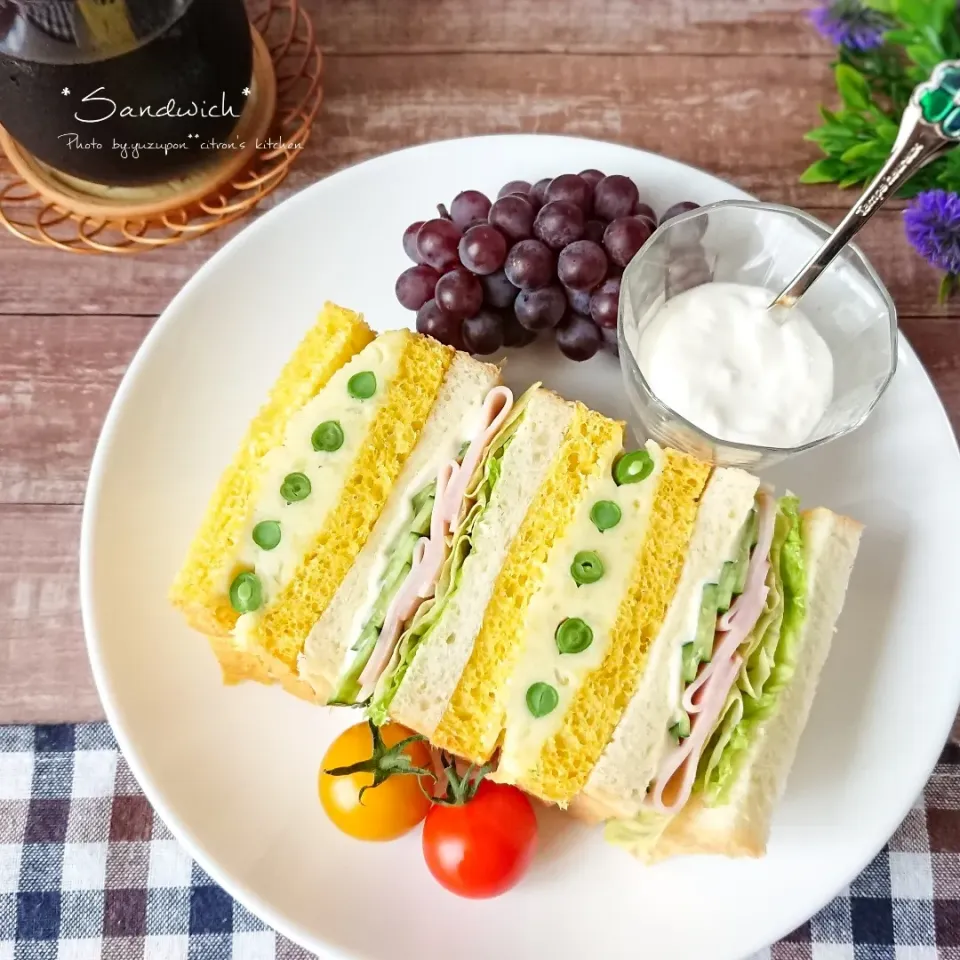 Snapdishの料理写真:オレンジカラー＊かぼちゃ食パンでサンドイッチ|ゆずぽんさん