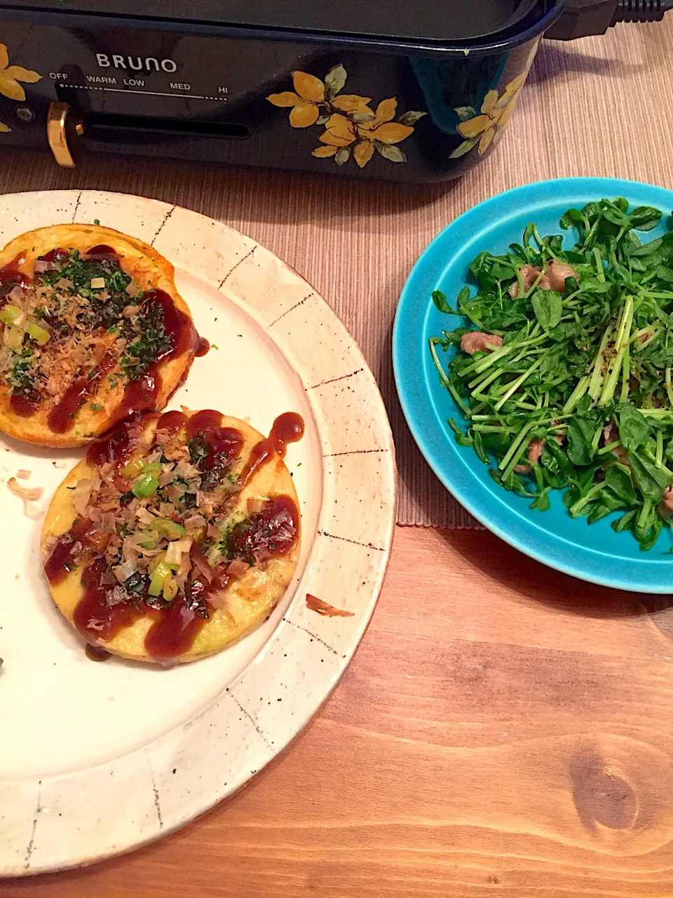 ブルーノで作ったお好み焼きと豆苗と豚肉のポン酢がけ|Chiさん