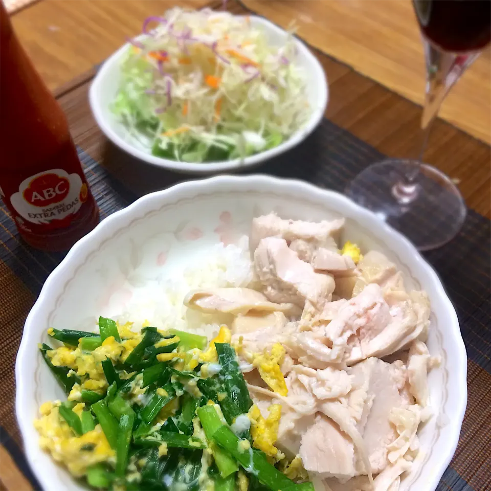 Snapdishの料理写真:2019/09/06 アジア風 ニラ玉&鶏のっけごはん サンバルソースで|kykyさん