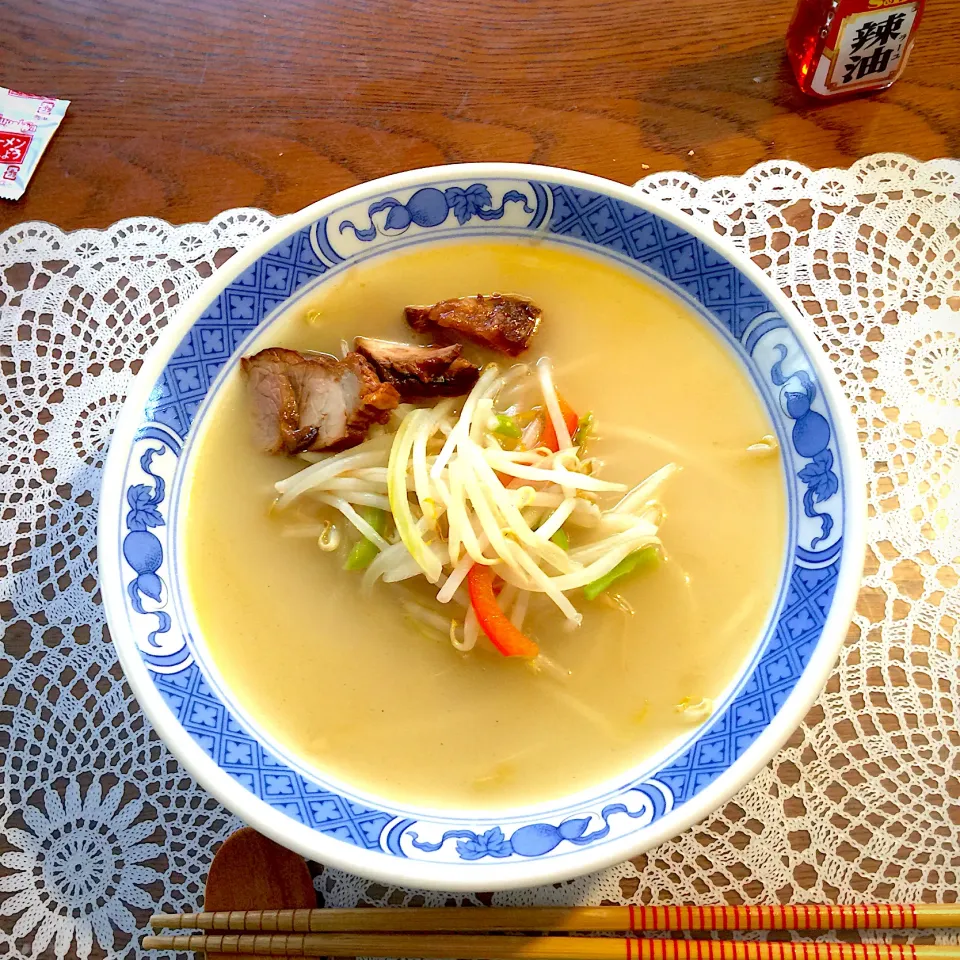 Snapdishの料理写真:野菜たっぷり和風豚骨ラーメン|yakinasuさん