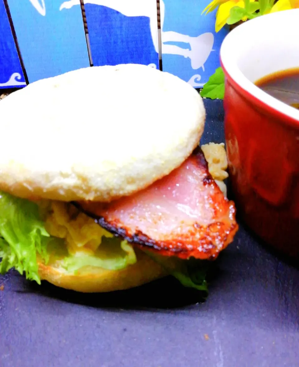 Ｍakinsさんの料理から

ベーコン＆スクランブルエッグ ベーグルサンド( ˘ ³˘)♥うま〜ぃ😍|ペンギンさん