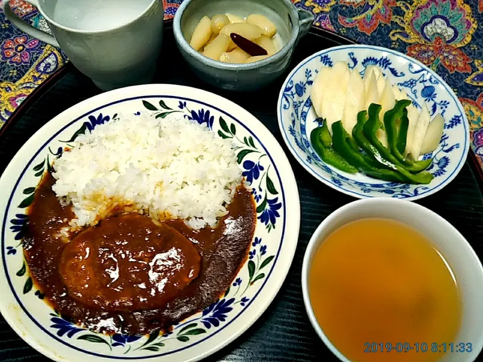 よねばーばの朝ごはん
レトルト、ハンバーグカレー
味噌汁、
大根とピーマンの糠漬け、
らっきょう甘酢漬け|yoneばーばさん