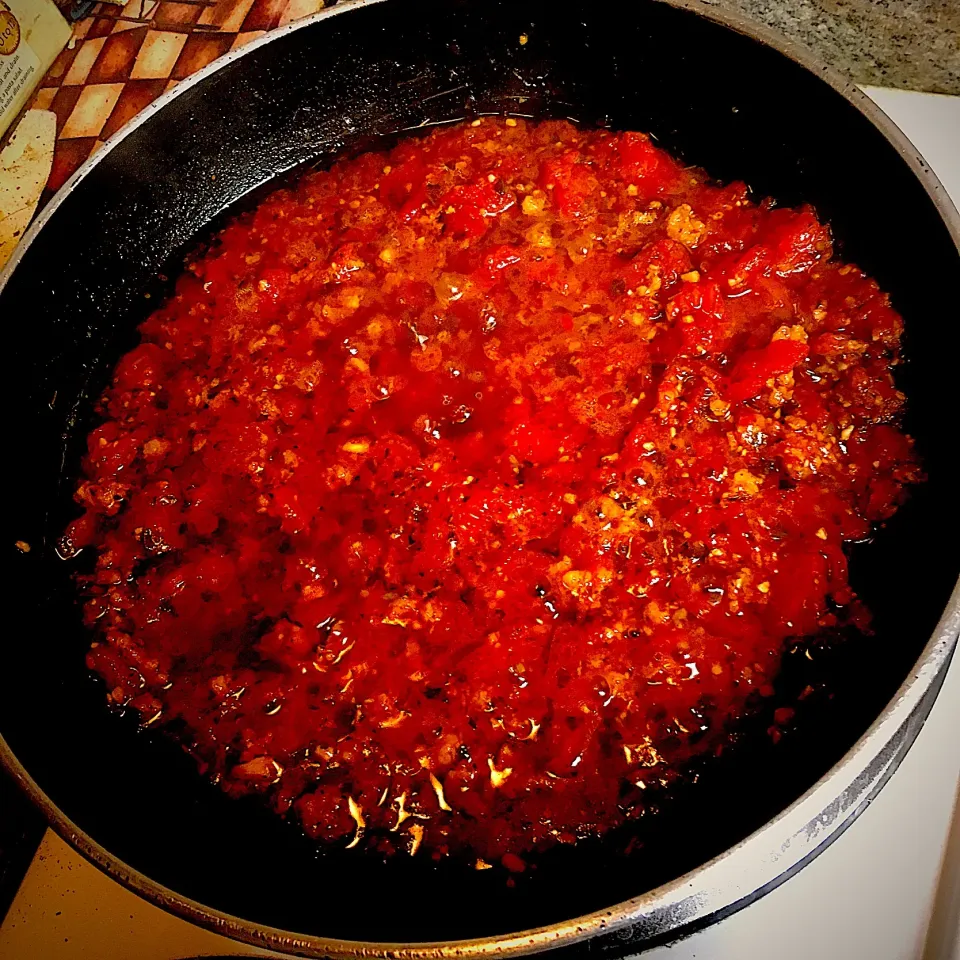 Tomato Marinara, Olive Oil, Basil, And Spicy Italian Sausage|Michaels Culinary Adventuresさん