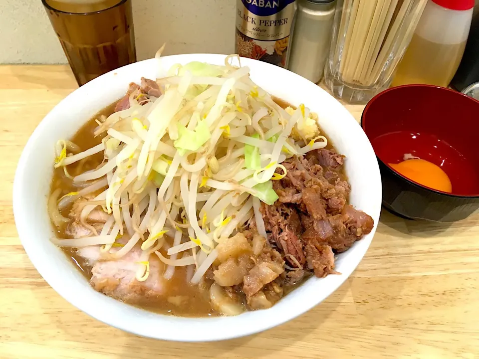 ラーメン(麺少なめ)＋生卵
アブラとニンニク少し
@ラーメン他力也|morimi32さん