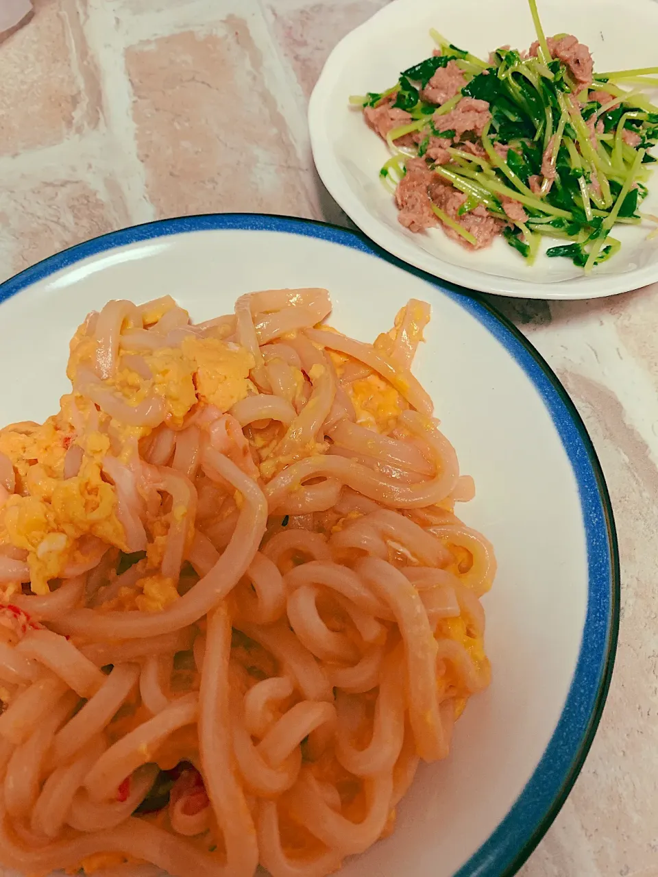 豆苗とツナの炒め物とカニカマ豆乳うどん|さとうさん