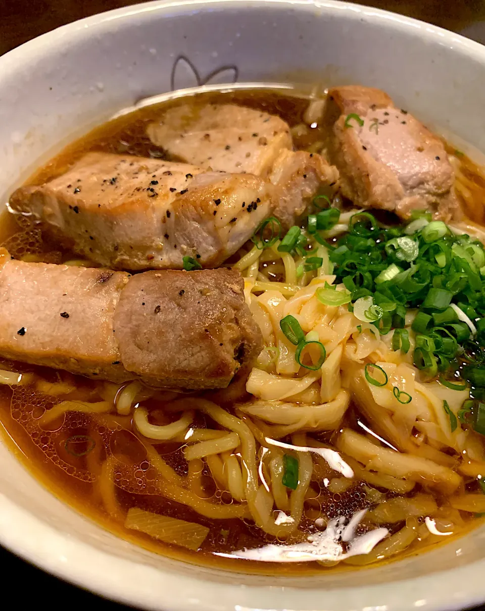 豚ロースの蒸し焼き入りラーメン🍜|みっこちゃんさん