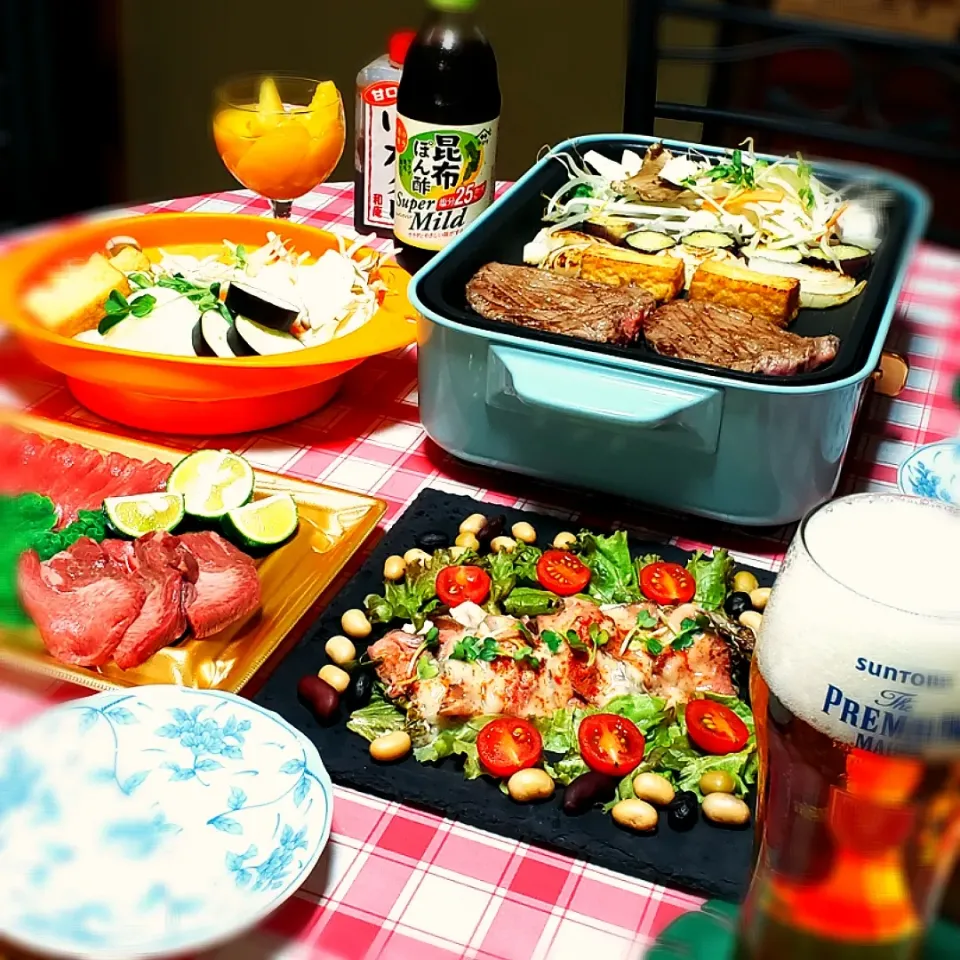 今夜はおうち焼き肉〰️💗

３種の厚さの牛タン焼き肉
野菜やキノコもたっぷり食べます😋
ミスジのロ－ストビ－フとポテトサラダ
お豆とプチトマ添え
黄桃🍑
プレモルで🍺✨🍺|yukaringoさん