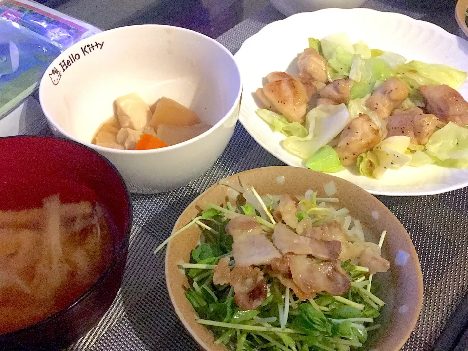 キャベツと鶏肉の中華炒め・豆苗サラダ・厚揚げの煮物|料理初心者さゆみさん
