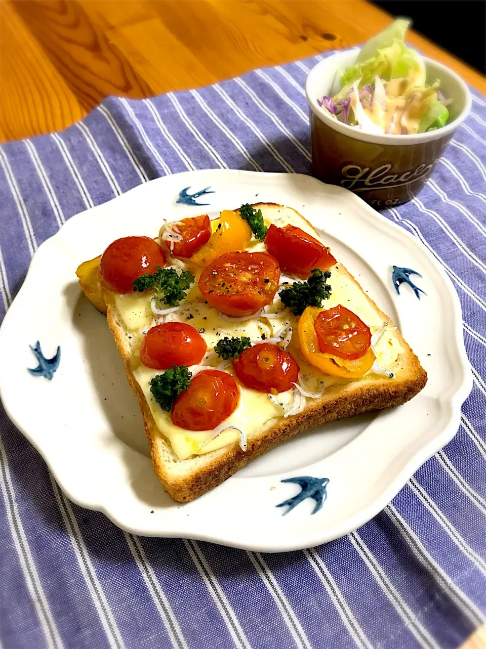 トマトマリネとしらすのトースト 【sayaさんの料理 ミニトマトのマリネ【作りおき】】|sayaさん