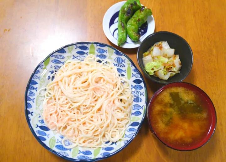 Snapdishの料理写真:８月２７日　たらこそうめん　ししとう　白菜サラダ　お味噌汁|いもこ。さん