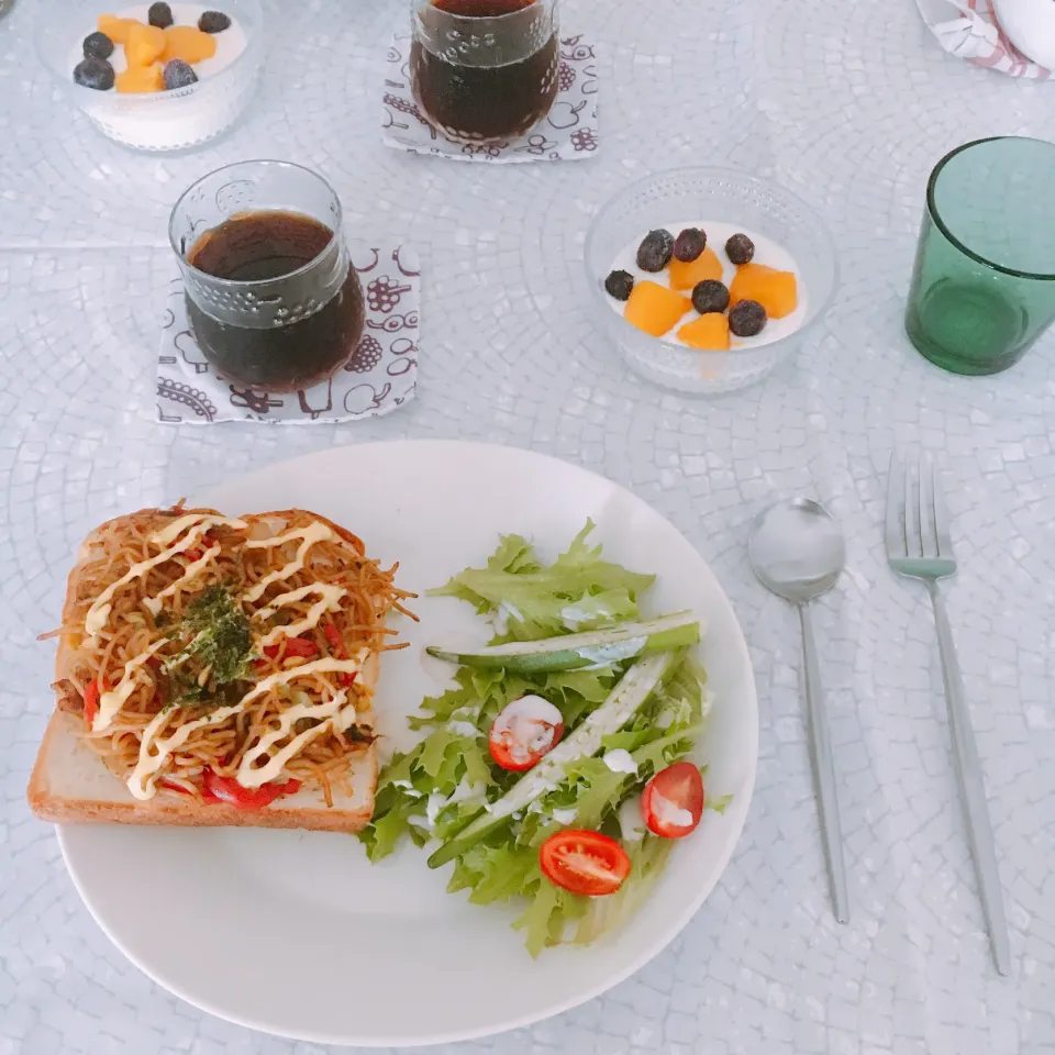 焼きそばパンで土曜日の朝ごパン|gintanさん