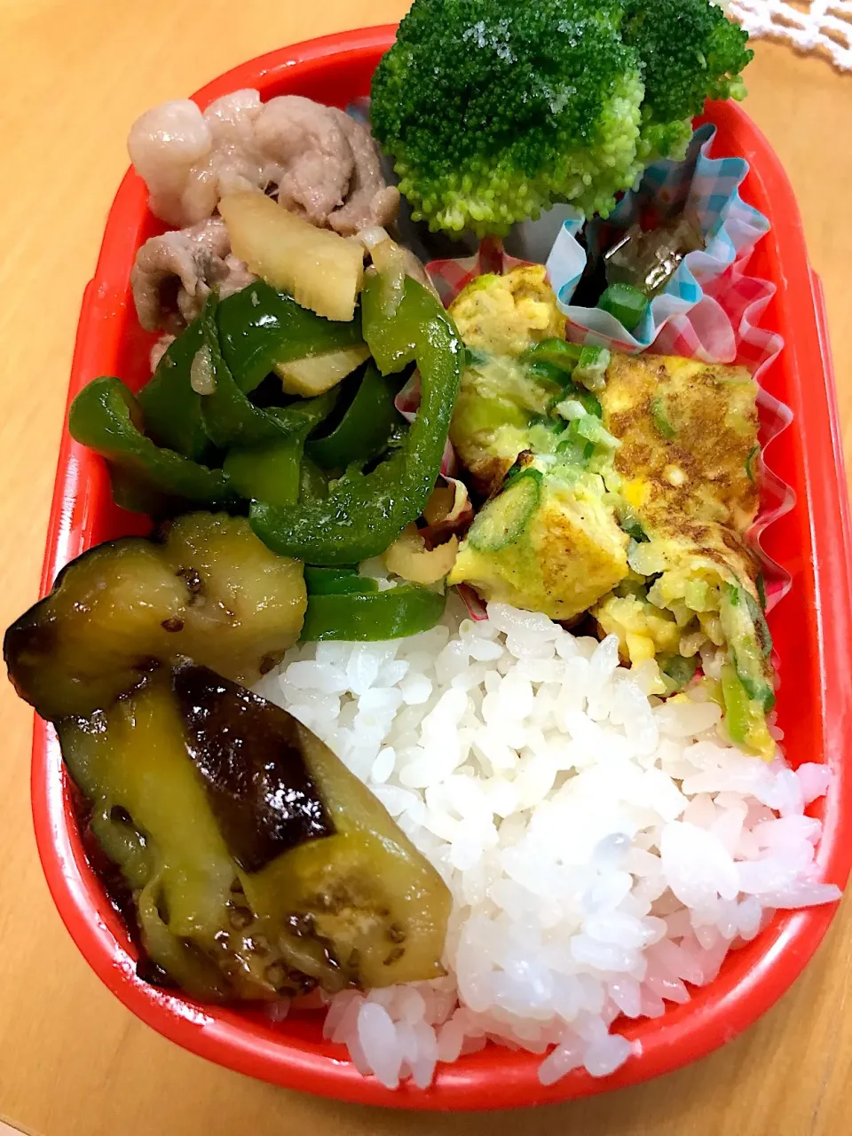 青椒肉絲 ネギオムレツ ナス煮 ささげのおひたし ブロッコリー🥦弁当|Kumiko Kimuraさん