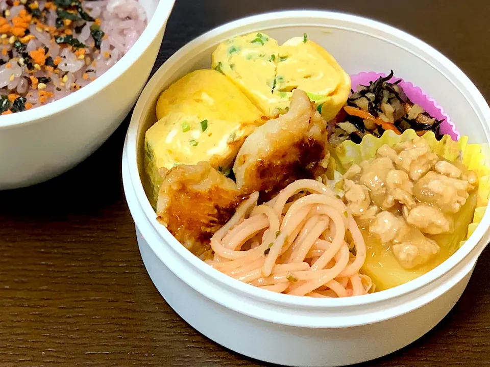 Snapdishの料理写真:🌸 鶏肉の味噌漬け焼き 他弁当 🌸|たんちゃんさん