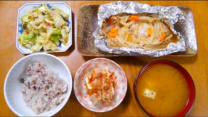 ８月３１日　鱈のホイル焼き　キャベツの梅和え　冷奴　山芋のお味噌汁|いもこ。さん