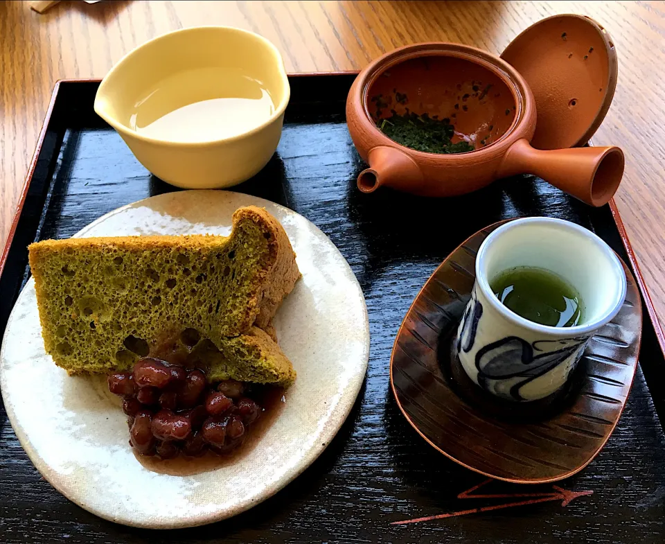 Snapdishの料理写真:Tea timeまるはセット（玉露、有機抹茶のシフォン）|こいちさん