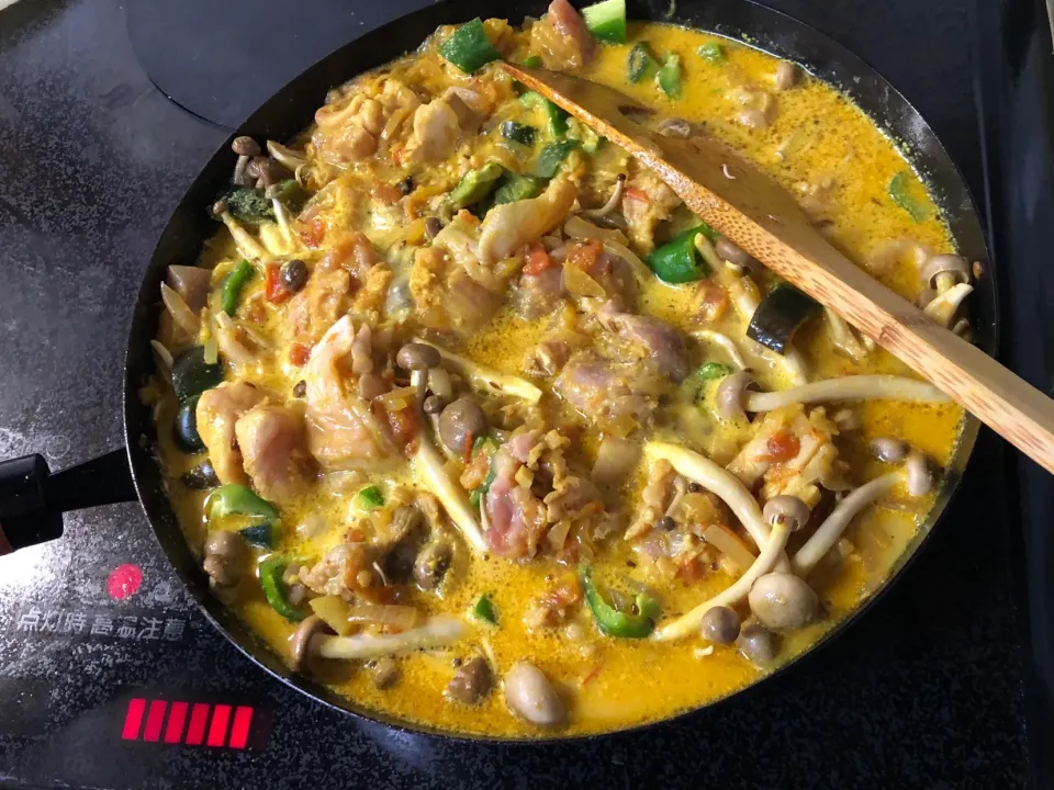 鶏ももとしめじピーマンのスパイスカレー|弁当 備忘録さん