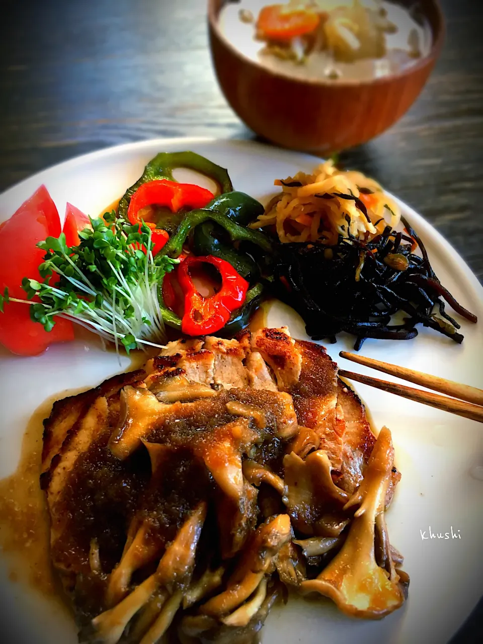 糀甘酒浸けの豚ロースの舞茸ソース🍄  柔らかジューシー♬|KOZUEさん