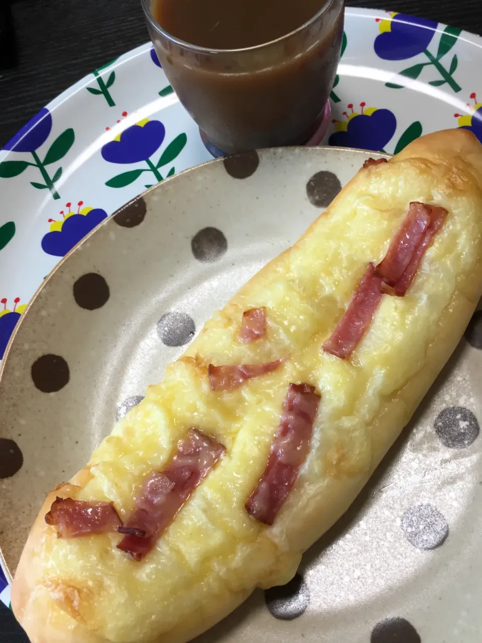 ベーコンチーズパンで簡単ランチ|ようか✩.*˚さん