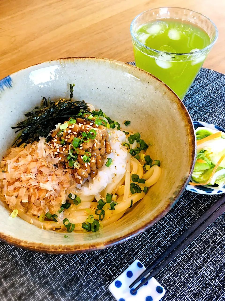 Snapdishの料理写真:今日のお家で一人ランチは                            簡単！サッパリ！納豆おろしうどん✨|ミッチ☆ママさん