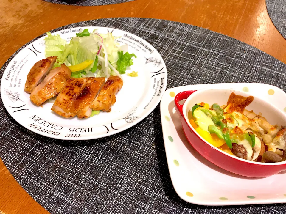 照り焼きチキンとパプリカキノコの醤油マヨチーズ焼き|とみぃさん