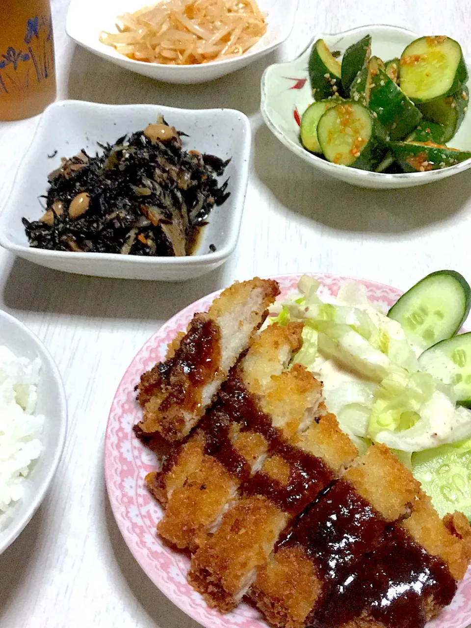 とんかつ、ひじきの煮物、きゅうりの韓国風あえ、お味噌汁|Ayaさん