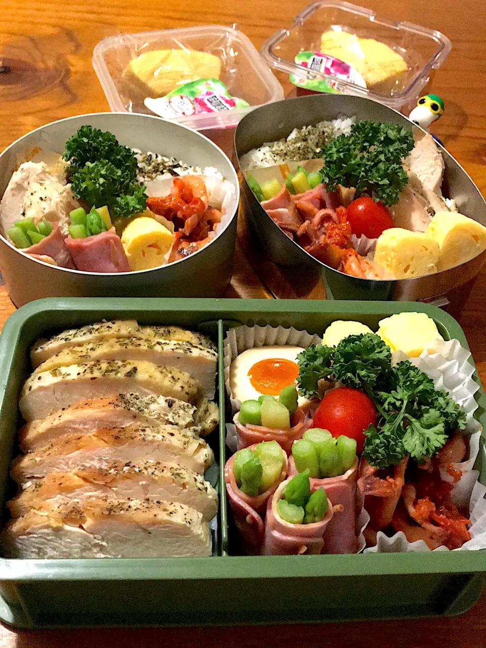 今日のお弁当（男子弁・女子弁）🍱鶏胸肉のハーブ焼き|サダさん