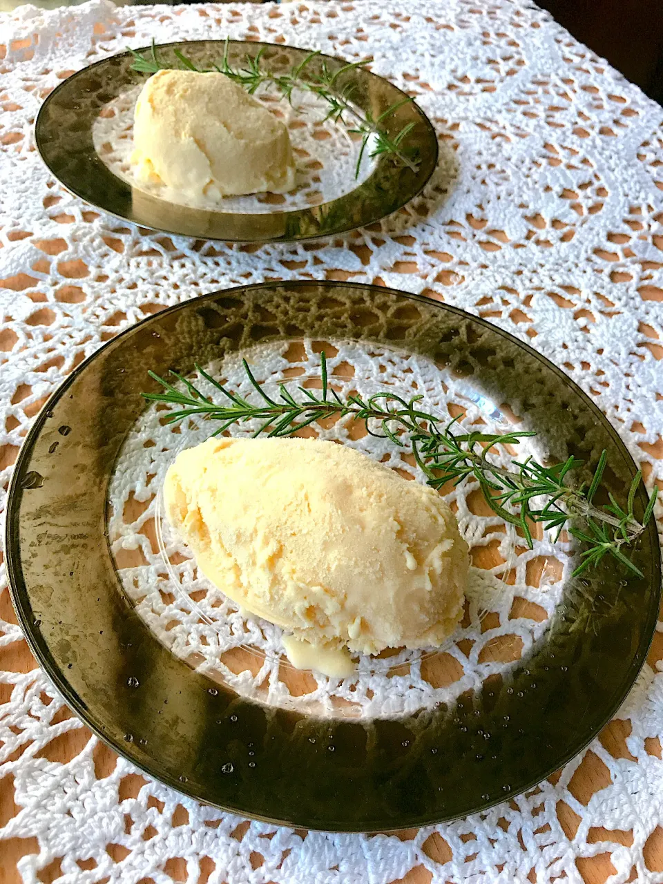 Laraさんの料理 ローズマリーと塩のアイスクリーム🧂🌿🍨|とんちんさん