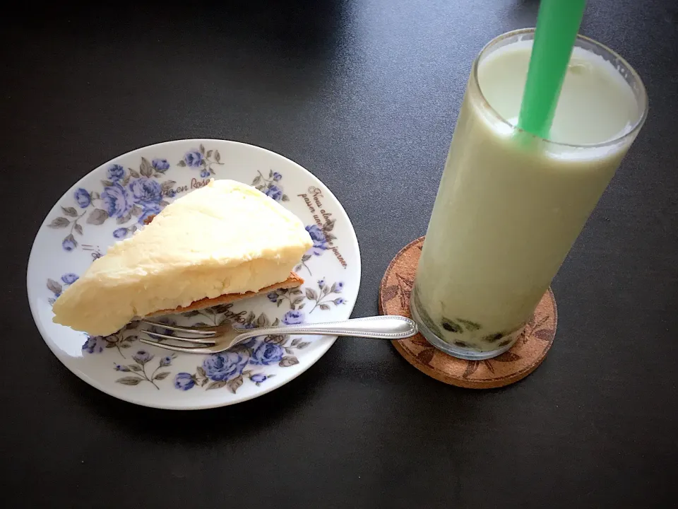 おうちカフェたいむ
チーズケーキと抹茶ミルクタピオカ|あっちゃんさん