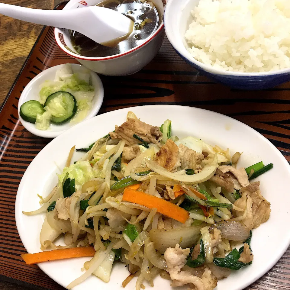 Snapdishの料理写真:肉野菜炒め＋ライス@亀印食堂(月島)|塩豚骨さん