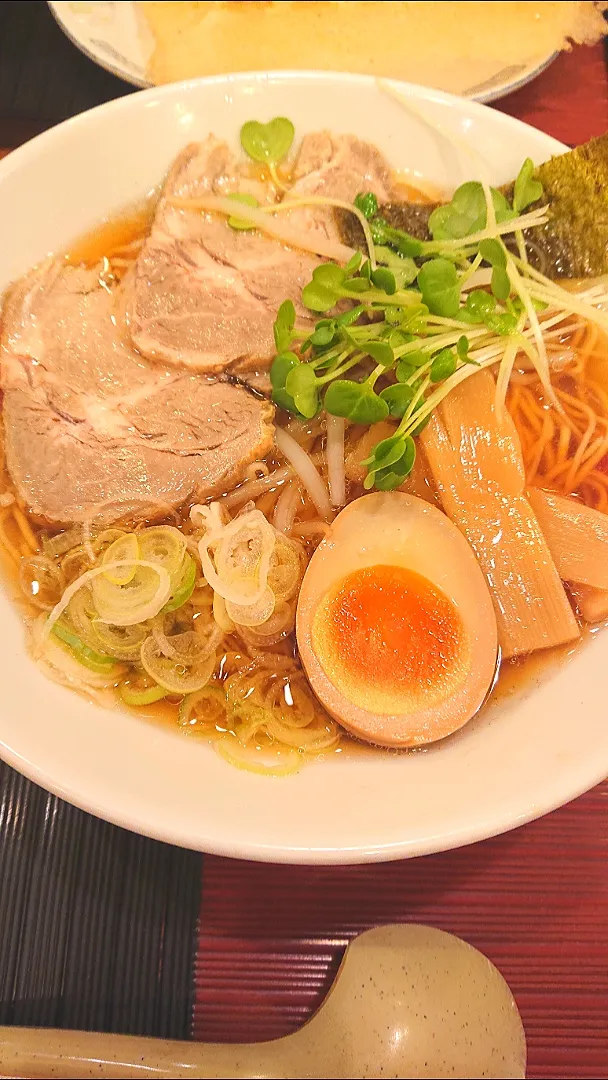 Snapdishの料理写真:ラーメン🍜🍥|大谷千鶴さん