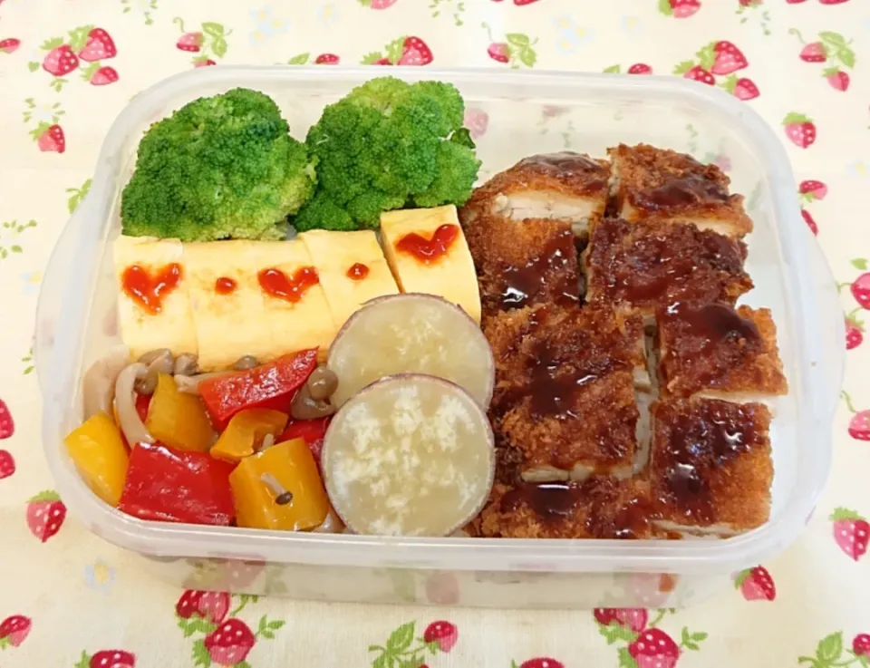 チキンカツ弁当♥️|みちゅあしさん