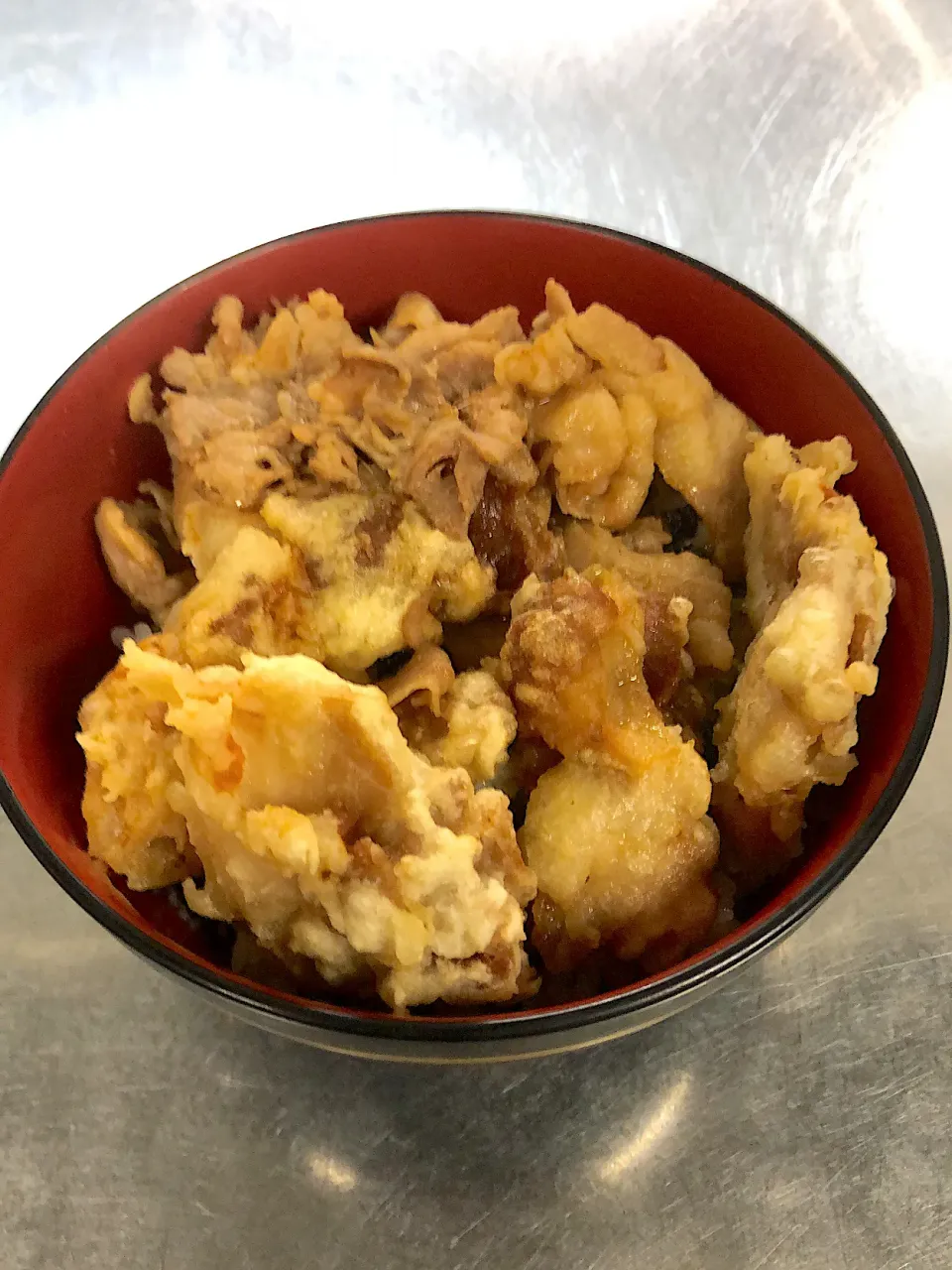 豚の生姜焼きと豚のミルフィーユ天婦羅の丼|Noirさん