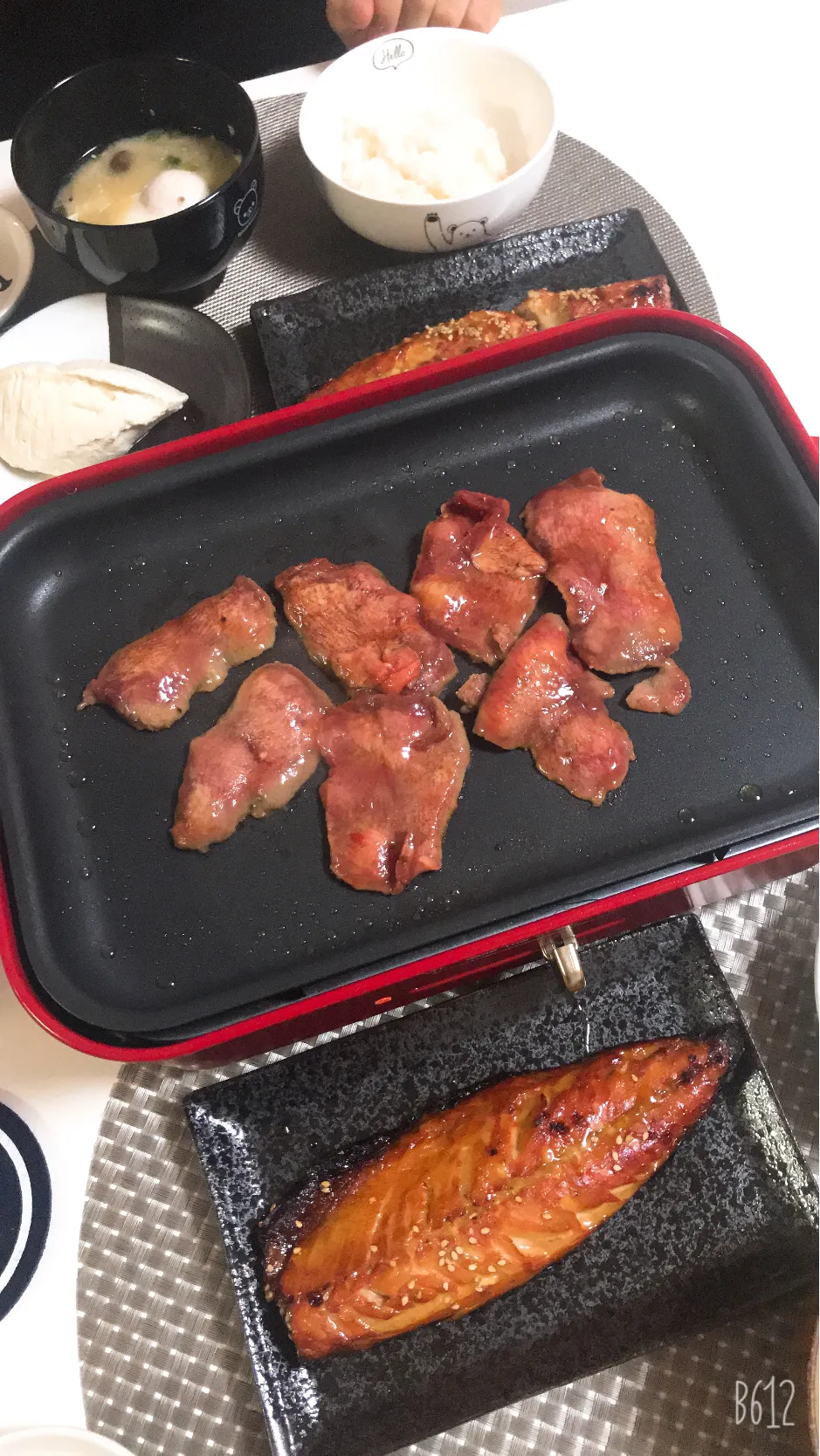 Snapdishの料理写真:今日の晩御飯😍鯖みりん😋牛タン😋ざるどうふ🥰しめじの味噌汁😋|ゆきさん