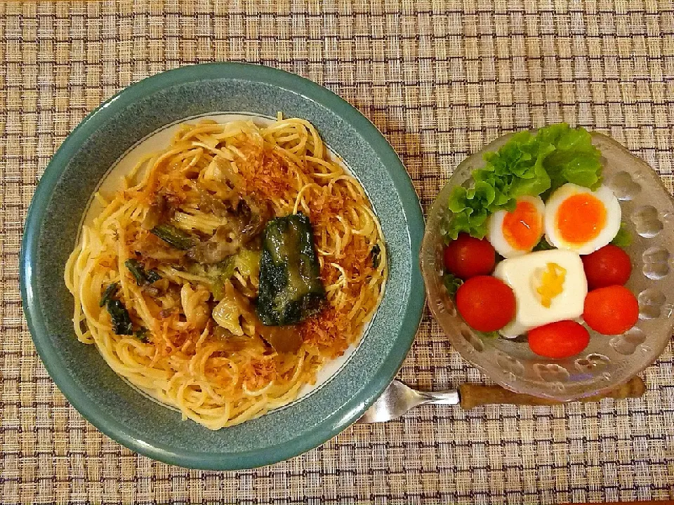 和風バターパスタ  ゆず豆腐と半熟卵のサラダ❗|chikakoさん