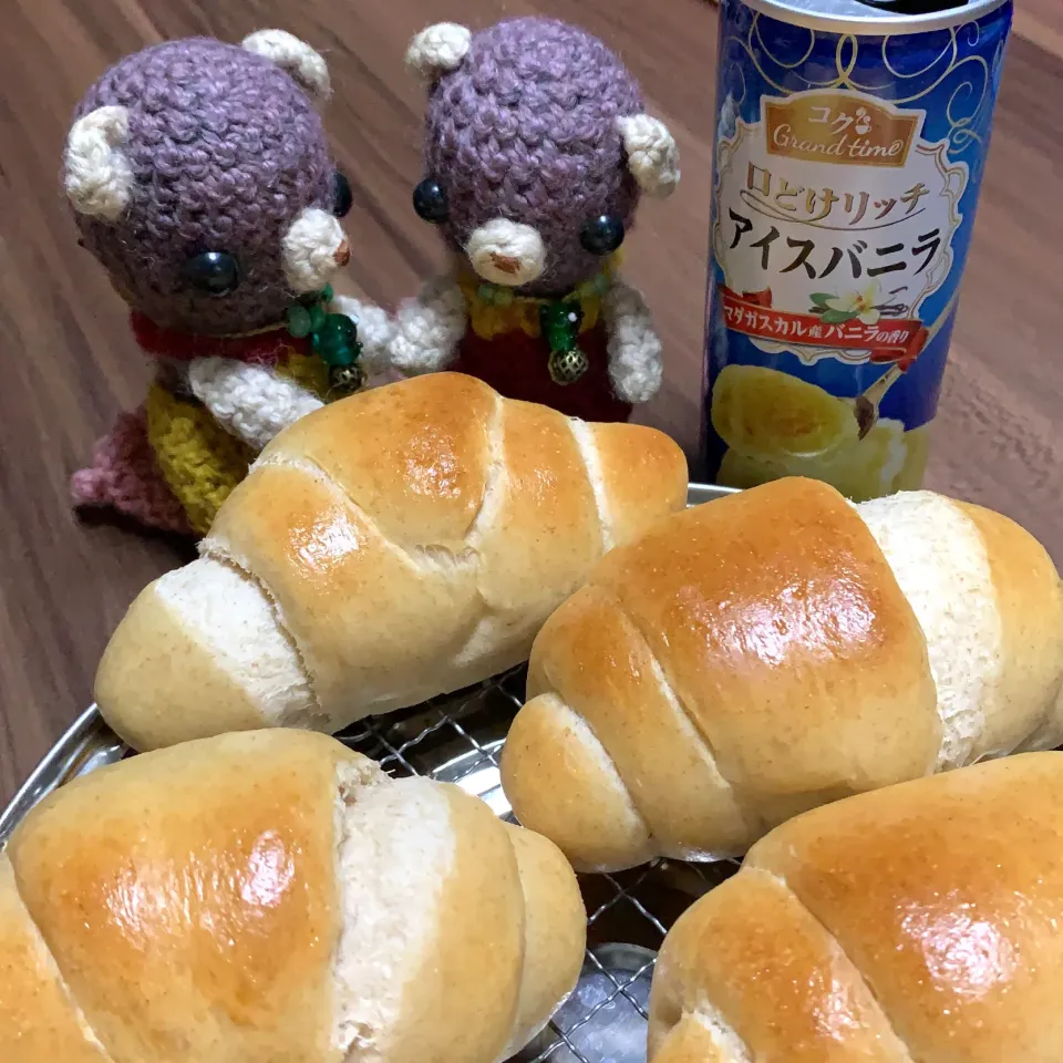 Snapdishの料理写真:マダガスカルアイスバニラでロールパン（╹◡╹）|chagashiさん