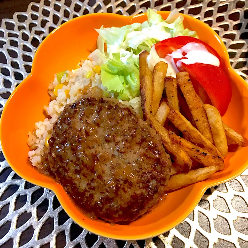 Snapdishの料理写真:ガーリックコーンライス🌽とハンバーグプレート♪|いくさん