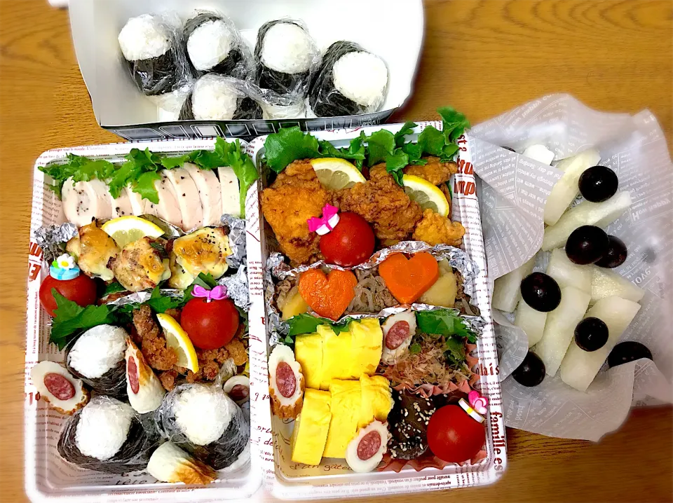 体育祭鶏🐓🥚🍗弁当〜塩麹鶏唐揚げ・鶏ハム・玉子焼き・鶏皮パリパリ・肉じゃが・無限ピーマン・こんにゃく煮物・ズッキーニのベーコンチーズ焼き・ちくわカルパス・梨・ぶどう🍇〜|華恋さん