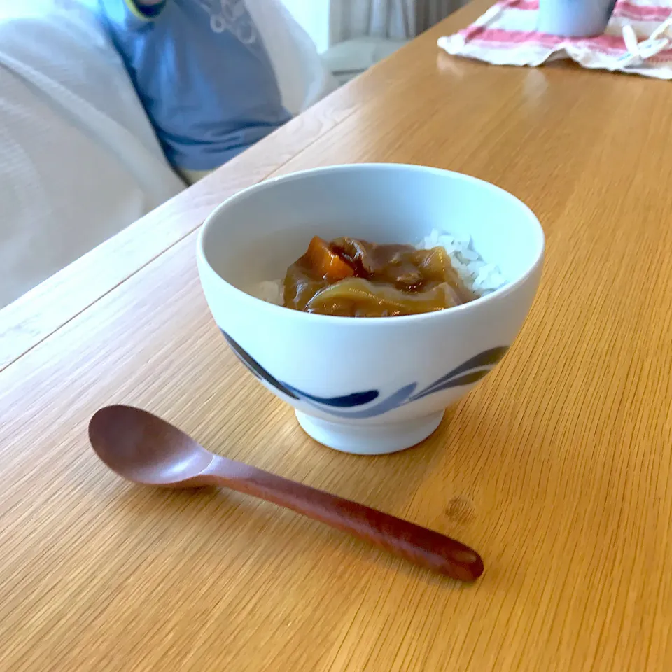 Snapdishの料理写真:カレー丼。ちょっと早いお昼ごはん。息子リクエスト。|しゅうとうさんさん