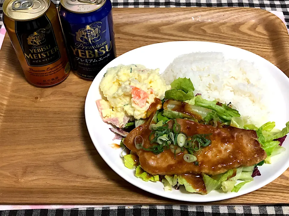 Snapdishの料理写真:今日の夕食 ☆豚肉味噌焼きご飯プレート ☆ビール🍺|まぁたんさん