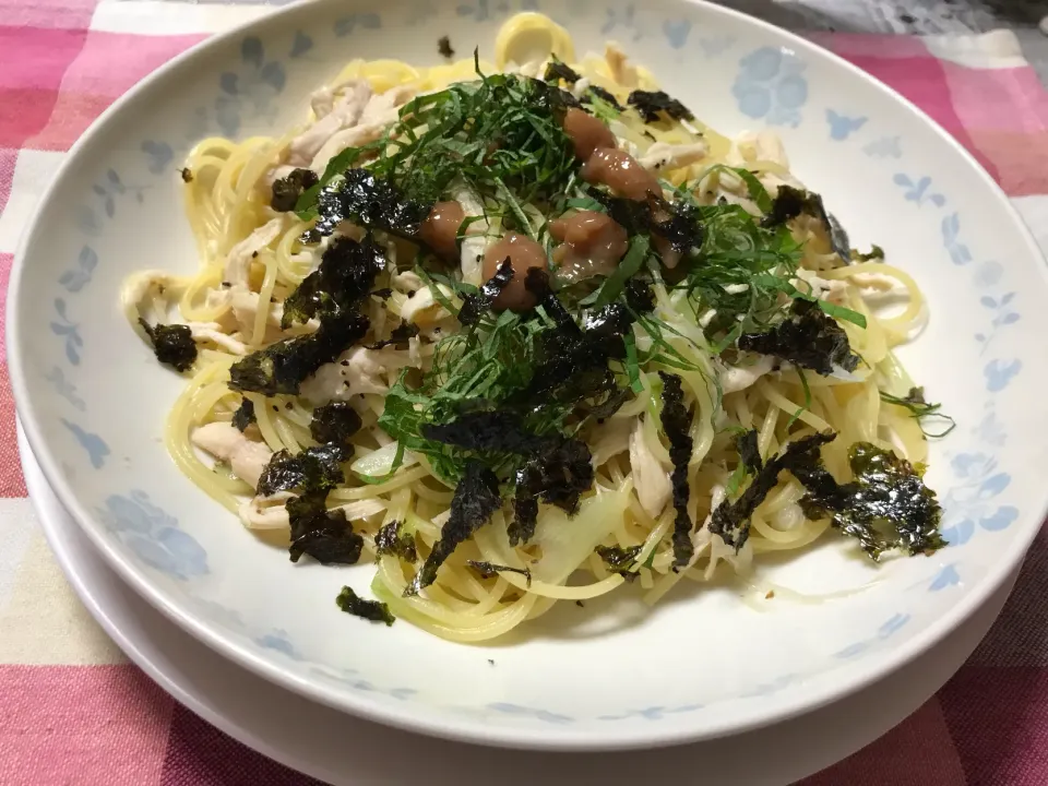 鶏と梅肉のさっぱりパスタ|ハルのただ飯さん