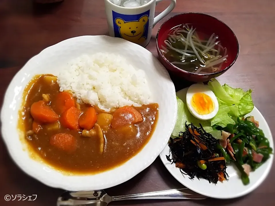 Snapdishの料理写真:9/5の晩ご飯だよ(*^^*)
★ポークカレー
★ひじき煮
★ベーコンとピーマンの塩炒め
★わかめともやしのスープ|ソラシェフさん